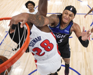 Πήραν το «θρίλερ» και... το κεφάλι στη σειρά οι Μάτζικ κόντρα στους Πίστονς