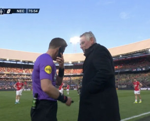 Απίθανο σκηνικό - Ο Μάκελι απάντησε σε τηλεφώνημα κατά τη διάρκεια αγώνα