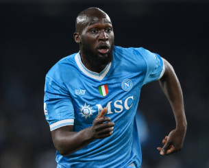 Το τραβάει στα άκρα η Νάπολι - «Τελειώνει» τον Λουκάκου μέχρι το τέλος της σεζόν