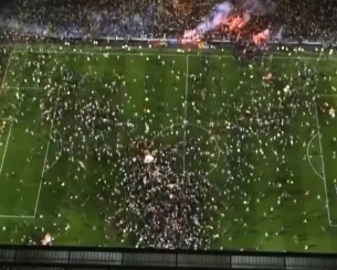 Tρέλα στο Λανς για την πρόκριση στον τελικό του Κυπέλλου Γαλλίας - Οι οπαδοί μπήκαν στο γήπεδο (video)