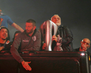 «Πετύχαμε το αήττητο, γιατί δεν κοιτούσαμε τον εαυτό μας»: Ο Μαλεζάς στο Athletiko για τα «100 χρόνια ΠΑΟΚ»