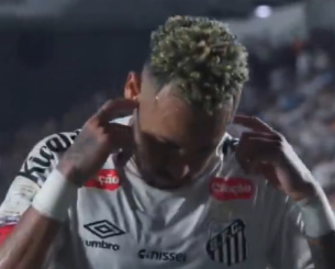 Έξαλλοι οι οπαδοί της Σάντος: Αποδοκίμασαν έντονα τον Νεϊμάρ και εκείνος... έξυσε τα αυτιά του (video)