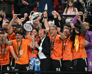 Η απονομή του τροπαίου στην κυπελλούχο ΟΦΗ (video)