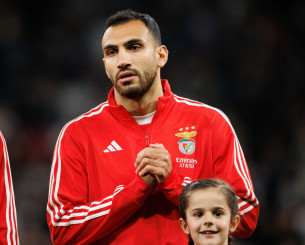 Ο Μουρίνιο άφησε στον πάγκο τον Παυλίδη για το ντέρμπι της Μπενφίκα με τη Σπόρτινγκ