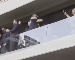 Οι έξαλλοι πανηγυρισμοί του Μάριου Ηλιόπουλου μετά το 3-0 επί του ΠΑΟΚ