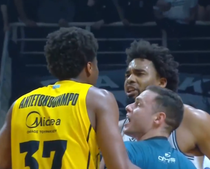 Άναψαν τα αίματα μεταξύ Αντετοκούνμπο και Μουρ στο ΠΑΟΚ - Άρης (video)