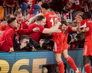 Ξέφυγαν οι οπαδοί της Μπάγερν στο γκολ του Ολίσε - Καταγγελίες για τραυματισμό φωτογράφων