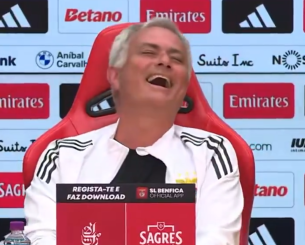 «Κανείς δεν με θέλει»: Η στιχομυθία με δημοσιογράφο που προκάλεσε νευρικό γέλιο στον Μουρίνιο (video)