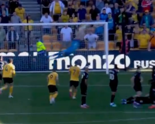 Από την αμφισβήτηση, στην αποθέωση: Ο Κίνσκι έκανε απίθανη απόκρουση κι έσωσε την Τότεναμ (video)