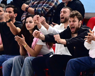 Βεζένκοφ, Νετζήπογλου και Χριστινάκη στον αγώνα του Ολυμπιακού στο Champions League (video)