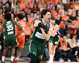 Εξωφρενικό τρίποντο του Όσμαν με ταμπλό έστειλε το Βαλένθια - Παναθηναϊκός στην παράταση (video)