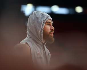 «Χλιαρές» αποδοκιμασίες κατά την είσοδο του Τζέιμς στο ΣΕΦ - Το video του Athletiko