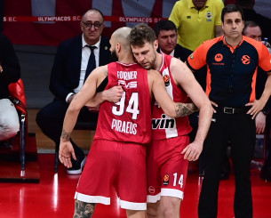 Η τρομερή ανάρτηση του Φουρνιέ με τον... κοιμώμενο MVP Βεζένκοφ