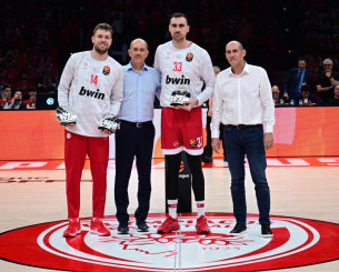 Αποθέωση και βράβευση στο ΣΕΦ για τον MVP Βεζένκοφ και τον Μιλουτίνοφ