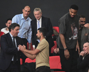 Ο Αντετοκούνμπο θα δει Ολυμπιακό μαζί με Τζόκοβιτς και Μποντιρόγκα - Στο ΣΕΦ και οι τρεις για το Game 2