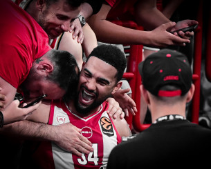 Λάμψη αστέρων, αποθέωση και total basketball από τον Ολυμπιακό: Τα παρελειπόμενα του Game 2 στο ΣΕΦ