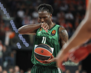 Η απίθανη εμφάνιση του Χέιζ-Ντέιβις στο Game 2 απέναντι στη Βαλένθια