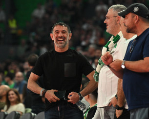 Ο Καραγκούνης στο T-Center για το Game 4 του Παναθηναϊκού με τη Βαλένθια