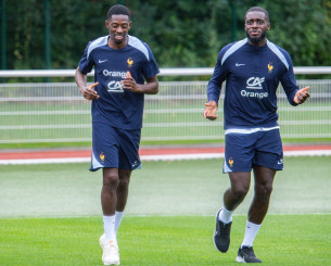 Ο Ουσμάν και ο Νταγιό, δυο παιδιά που έπαιζαν μπάλα στα τσιμέντα του Εβρέ