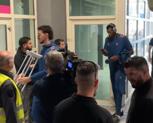 Η άφιξη της Βαλένθια στο Telekom Center Athens - Περπατούσε χωρίς τις πατερίτσες του ο Πουέρτο (video)