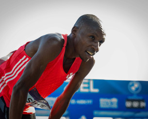 Αδιανόητο παγκόσμιο ρεκόρ στον μαραθώνιο - Ο Σάγουε ο πρώτος κάτω από τις δύο ώρες