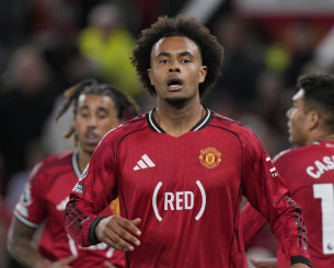 Το συγκινητικό μήνυμα στη φανέλα της Μάντσεστερ Γιουνάιτεντ που κανένας δεν κατάλαβε (photo)