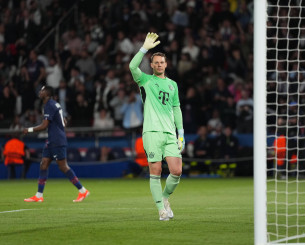 Είσαι σίγουρα ο Νόιερ; - Ο Γερμανός θρύλος δεν έπιασε μπάλα στο Παρίσι και έμεινε στην ιστορία του Champions League