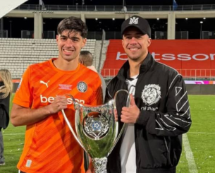 Οικογενειακή υπόθεση: Ο Μπάμπης Κωστούλας πανηγύρισε με τον αδερφό του, Κωνσταντίνο