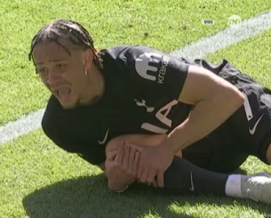 Σοκ στην Τότεναμ και την Ολλανδία: Ο Τσάβι Σίμονς υπέστη ρήξη πρόσθιου χιαστού