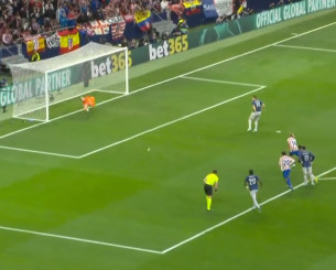 Το πέναλτι του Γιόκερες πέρασε μέσα από τα χέρια του Όμπλακ: Προβάδισμα για την Άρσεναλ (video)