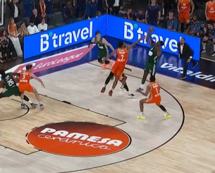 Χέιζ-Ντέιβις για τη νίκη: Το τρομερό καλάθι του Αμερικανού που έδωσε το Game 2 στον Παναθηναϊκό (video)