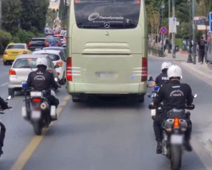 Με συνοδεία ισχυρών αστυνομικών δυνάμεων η αποστολή της Βαλένθια στο δρόμο για το ΟΑΚΑ (video)