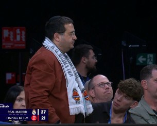 Ο Γιανάι βλέπει Ρέαλ Μαδρίτης - Χάποελ φορώντας... κασκόλ Βαλένθια (video)