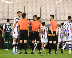Παράπονα και εκνευρισμός στον ΠΑΟΚ για την διαιτησία στο ματς με τον Παναθηναϊκό