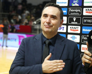 Συγκλονιστικός Μπούτσκος: Υποκλίθηκε στον κόσμο του ΠΑΟΚ μετά το τελευταίο του παιχνίδι (video)