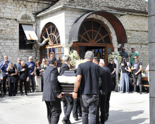 Σε κλίμα οδύνης η κηδεία του Μάριου Οικονόμου στα Ιωάννινα (photos)