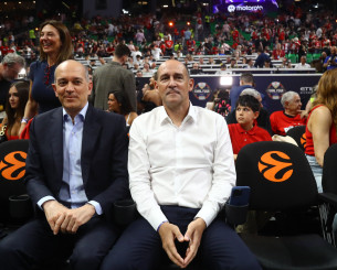 Οι αδερφοί Αγγελόπουλοι στο ΟΑΚΑ για τον ημιτελικό του Ολυμπιακού με τη Φενέρμπαχτσε (video)