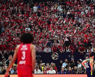 Το «ερυθρόλευκο» ΟΑΚΑ και η... τρομακτική εμφάνιση του Ολυμπιακού - Η παρακάμερα του ημιτελικού