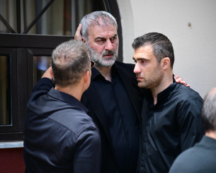 Όλοι στο πλευρό του «Κολοσσού» - Μια αγκαλιά από τους Legends του 2004 στον Δέλλα (photos)