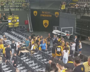 Η ΑΕΚ πανηγύρισε με τον κόσμο της την πρόκριση στα ημιτελικά της Stoiximan GBL (video)