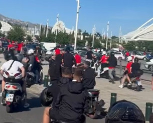 Έφτασε στο ΟΑΚΑ η πελώρια μηχανοκίνητη πορεία των φίλων του Ολυμπιακού (video)
