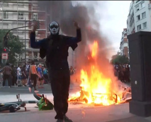 Εικόνες πολέμου στο Παρίσι μετά τον τελικό του Champions League - Συγκρούσεις με την αστυνομία, 283 προσαγωγές (video)