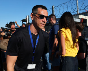Ο Νίκος Ζήσης στο αεροδρόμιο «Μακεδονία» για την άφιξη του Σπανούλη
