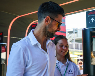 Έφαγε... πόρτα ο Τζόκοβιτς στα paddock της F1 - Ο λόγος