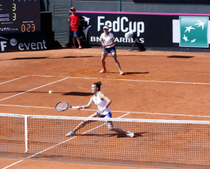 Νίκη για τη Σάκκαρη και στο διπλό με τις Κις στη Μαδρίτη