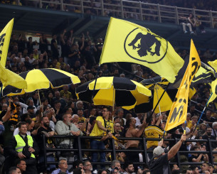 Με... έκτο παίκτη τον κόσμο η ΑΕΚ κόντρα στον ΠΑΟΚ, άνοιξε το πάνω διάζωμα της Sunel Arena