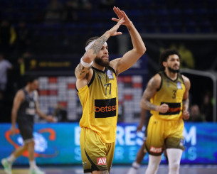 Σκληρή δουλειά με το βλέμμα σε Ολυμπιακό και... Final 4 στην ΑΕΚ Betsson