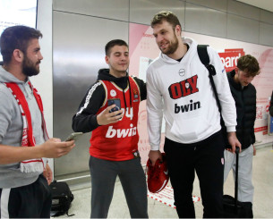 Επέστρεψε στη βάση του από τη Μαδρίτη ο θριαμβευτής Ολυμπιακός