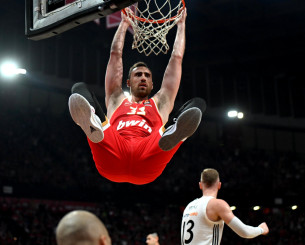 Ο καλύτερος φετινός Μιλουτίνοφ στο πιο κρίσιμο σημείο της «ερυθρόλευκης» σεζόν