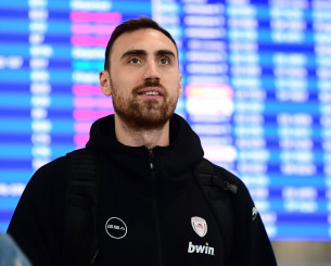 Μιλουτίνοφ: «Ο Φουρνιέ είναι σημαντικό κομμάτι της ομάδας - Ευλογία να έχουμε τον Βεζένκοφ»